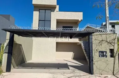 Casa nova, térrea,  pé direito alto,  2 vagas, bairro planejado , próximo de comércios