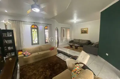 Imperdível!! casa térrea no jardim dos pinheiros: 03 quartos, 01 suíte, 3 salas, amplo quintal, 5 vagas de garagem