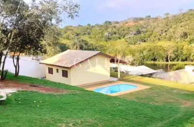 Casa estilo chácara com 1.220m2 de terreno à venda no bairro da cachoeira em Atibaia-SP