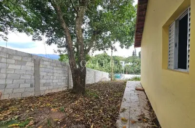 Casa térrea, recém reformada,  3 quartos, 300 m2 de terreno , aceita financiamento