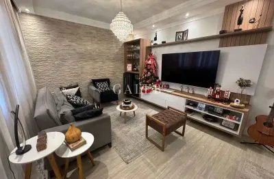 Casa térrea a venda mobiliada com 3 quartos sendo 2 suítes, piscina, área de lazer no condomínio