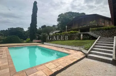 Chácara de 3 quartos à venda em Atibaia-SP, Jardim Estância Brasil: 1 suíte, 2 salas, 3 banheiros, 6 vagas, 6.138m². Venha conferir!