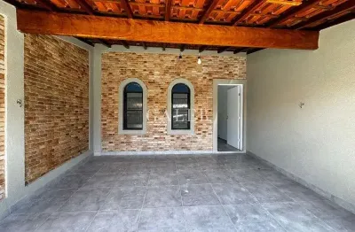 Casa à Venda em Atibaia-SP, Jardim Roseli: 2 Quartos, 1 Sala, 1 Banheiro, 2 Vagas, 100m² de Área