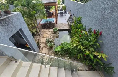 Vista para pedra grande, 3 quartos, 1 suíte, ofurô, pergolado 4 banheiros