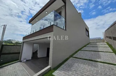 Casa nova, 3 suítes,  piscina, 3 vagas grandes e cobertas, condomínio fechado