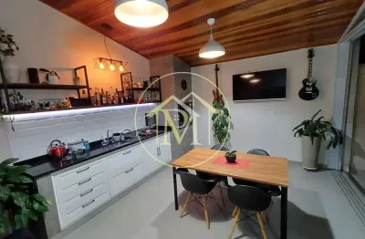 Casa em condomínio, zona leste , 03 dormitórios , sendo 1 suíte. 02 vagas cobertas