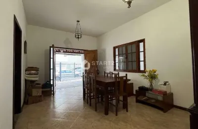Casa dos sonhos com 4 quartos, 2 vagas de garagem, área de churrasqueira e piscina a venda no bairr