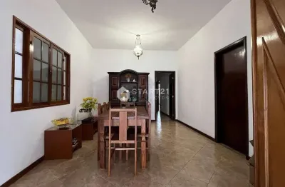 Casa dos sonhos com 4 quartos, 2 vagas de garagem, área de churrasqueira e piscina a venda no bairr