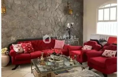 Oportunidade incrível: casa com 3 quartos, 1 suíte, piscina, churrasquira e vaga de garagem a venda
