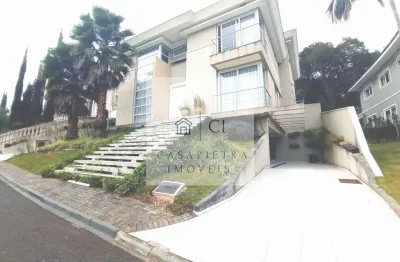 Casa em condomínio com amplo espaço de jardim 4 suítes 482,24m2