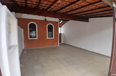 Casa térrea no bosque dos eucaliptos com 2 quartos (suíte)
