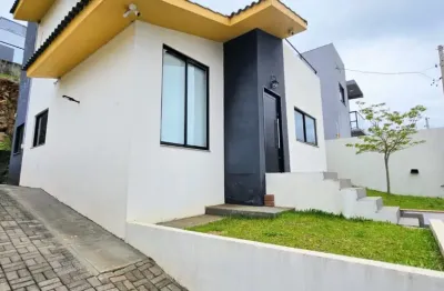 Excelente casa a venda, com 3 dormitórios (1 suíte), com laje e 120 metros de área construída.
