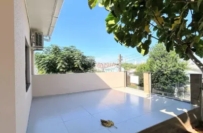 Linda casa a venda no bairro passo dos fortes, com 2 dormitórios