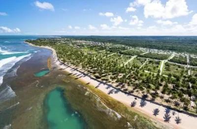 LOTE EXCLUSIVO  no Condomínio Jacarandás-Piscinas Naturais, localizado em Praia do Forte Bahia.