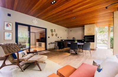 Casa tipo para venda em pinheiros com 4 quartos, sendo 1 suíte, 289m²