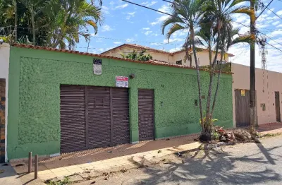 Oportunidade única! casa ampla com 3 suítes e estrutura para segundo piso em goiânia