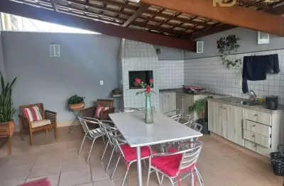 Apto com área privativa, 04 quartos bairro esplanada