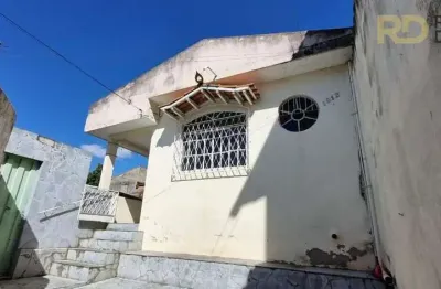Casa 3 quartos, no bairro esplanada com barração nos fundos.