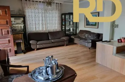 Casa 3 quartos, sendo 1 suíte, com vista para serra do curral e vaga para 3 carros no pompeia