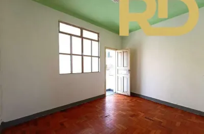 Casa no floresta de 02 quartos com 01 vaga de garagem