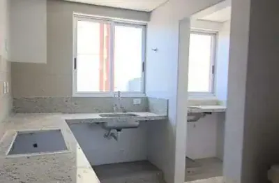 Cobertura com 4 quartos e 3 vagas de garagem no colégio batista