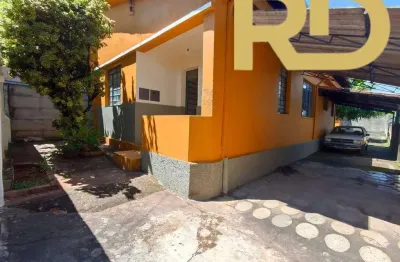 Casa 3 Quartos 102m² no Bairro Esplanada | Quintal Grande | 5 Vagas de Garagem
