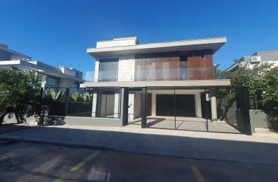 Casa de 3 suítes,  localizada no campeche - florianópolis/sc