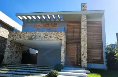 Linda casa, em loteamento planejado de alto padrão na lagoa da conceição - florianópolis/sc
