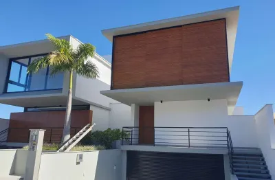 Linda casa, em loteamento planejado de alto padrão na lagoa da conceição - florianópolis/sc