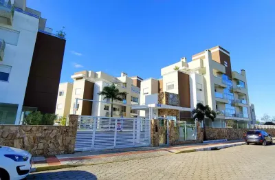 Linda cobertura duplex semi-mobiliada com 3 dormitórios sendo 1 suíte a apenas 200m da praia do campeche