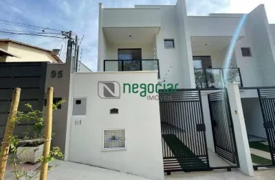 Casas geminadas com áreas, 3 quartos no bairro centro.