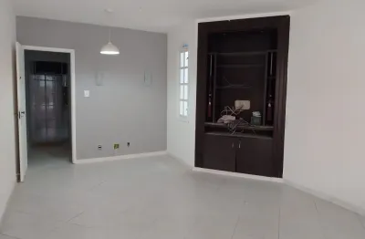 Casa com 3 quartos para alugar no Imbetiba, Macaé 