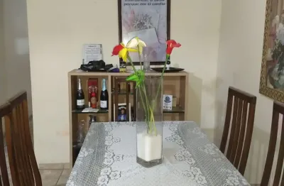 Excelente casa localizada no bairro do cordeiro (81) 996344755