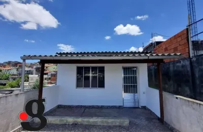 Casa com 2 quartos para alugar na Rua Amanari, Vila Santa Teresinha, São Paulo