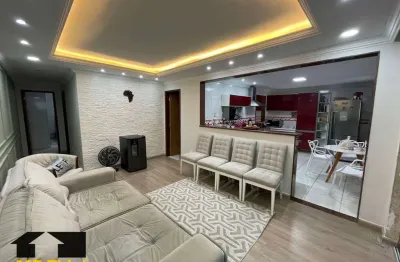 Casa com excelente acabamento em condomínio fechado