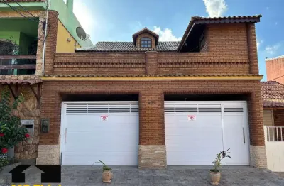 Casa ampla à venda no condomínio dª irene em cosmorama, mesquita