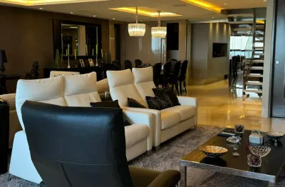 Cobertura no altiplano mobiliada, decorada e ambientada- 490m2- área de lazer privativa.