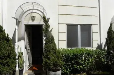 Sobrado a venda em condominio villas de sao francisco.