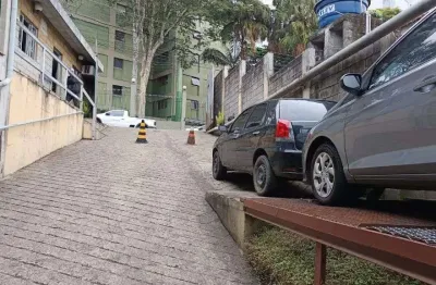 Galpao com salas comerciais no jaguare sao paulo com 400 mts2. de area construida e 530 mts2. de terreno.