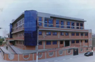 Predio comercial em area mista ao lado da estacao vila sonia do metro