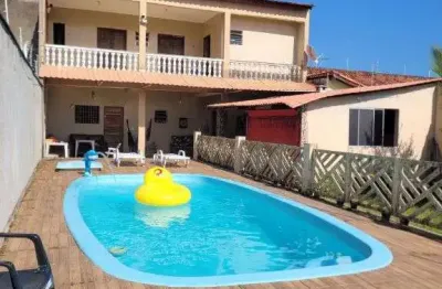 Sobrado em itanhaem com 3 quartos,  sendo 1 suite, piscina ,  600 metros da praia
