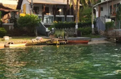 Imagine morar em um imóvel na beira do canal da barra da lagoa - florianópolis