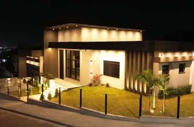 Casa térrea de alto padrão com vista para o mar e morro da pedra branca – sofisticação, tecnologia e natureza em harmonia