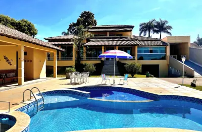 Aeroporto, casa duplex, 3 suítes,  6 vagas, área de lazer completa,  pomar e com 1.262,50 m2