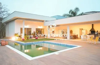 Imóvel em condomínio exclusivo no recanto santa barbara - jambeiro-sp: 5 quartos, 4 suítes, 3 salas, 2 banheiros, 6 vagas de garagem, 500m².