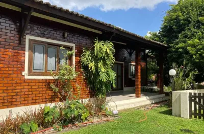 Casa à venda com 600m², 3 dormitórios sendo 1 suíte, 2 terraços, 2 vagas,  jardim, 2 entradas , con