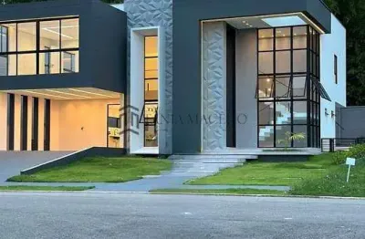 Casa à venda com 306m2, 5 dormitórios sendo 5 suítes e 2 vagas de garagem, ótimo local, no cond. al