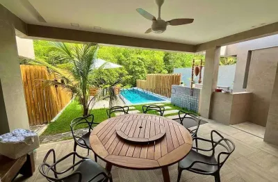 Casa à venda com  350m² de área total e em torno de  175m² de área construída, com 5 quartos sendo
