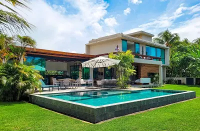 Casa à venda com área total de 720m² e 450m² de área construída, 4 suítes rooftop com vista mar. se