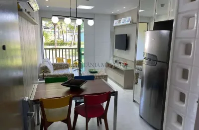 Flat à venda com 46m², varanda, quarto, sala, cozinha, com vista para as piscinas e próximo à praia